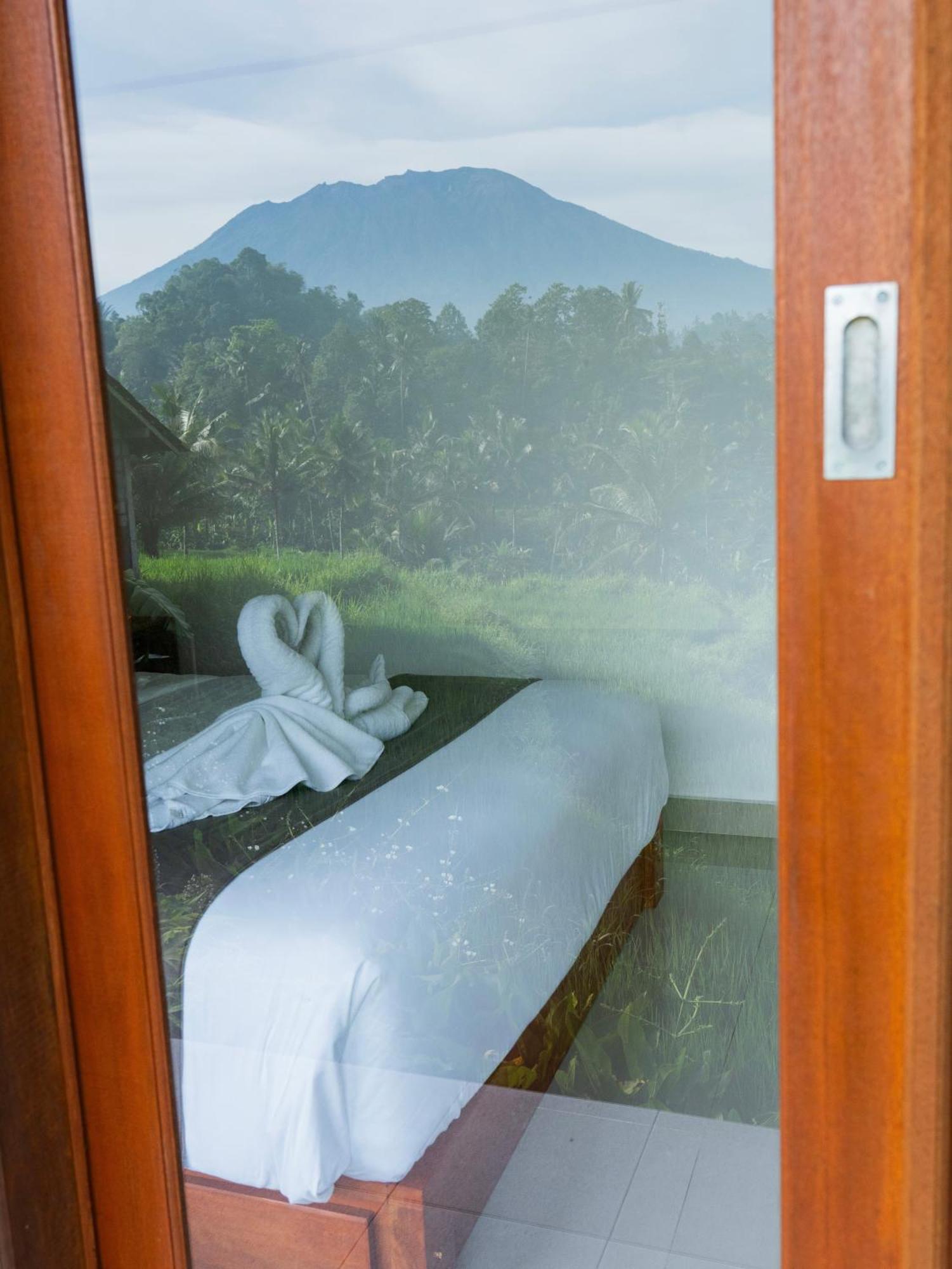 Bisbis House Iseh Village Selat Bagian luar foto