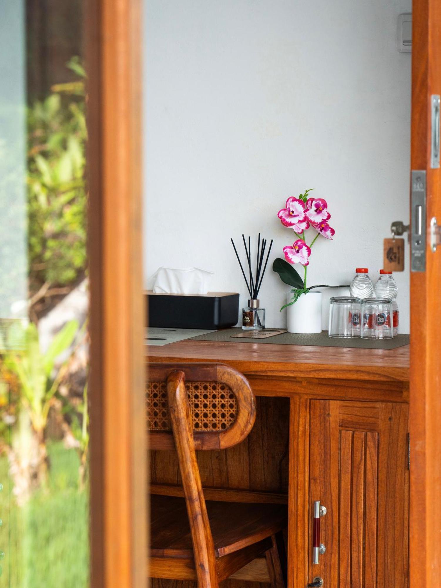 Bisbis House Iseh Village Selat Bagian luar foto